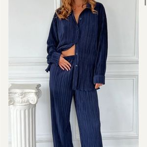 Shop Isalis Navy Plisse Set, size small